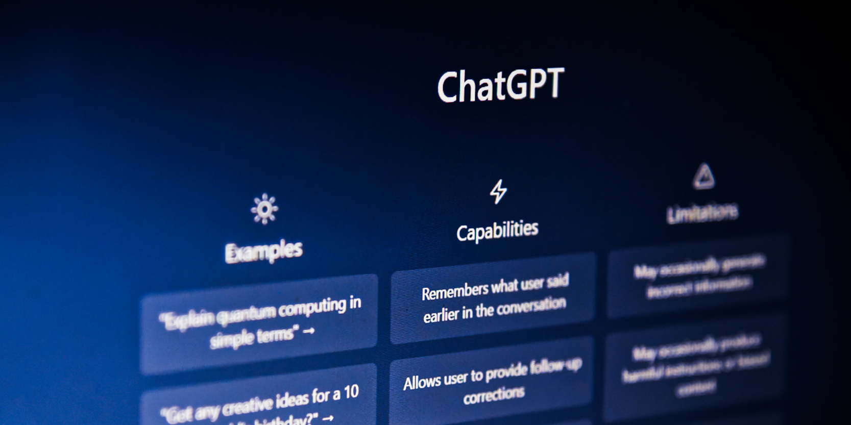 Le trafic web de ChatGPT en hausse de 83% en février dernier, rivalisant alors avec celui de Bing