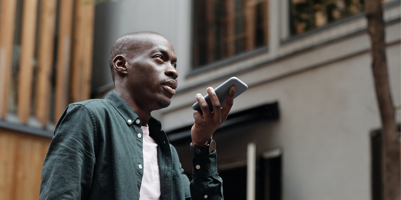 Interaction homme-machine et IA : utiliser des LLM pour les interactions linguistiques avec les smartphones