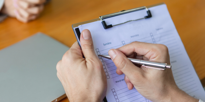 Etude HelloSafe : 62,6 % des Français font confiance à l'IA pour investir leur argent