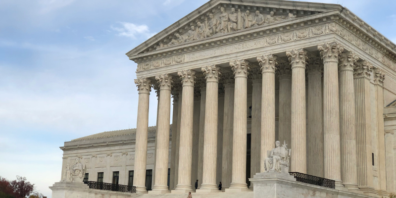 IA et santé mentale des adolescents : une mère de famille porte plainte suite au suicide de son fils