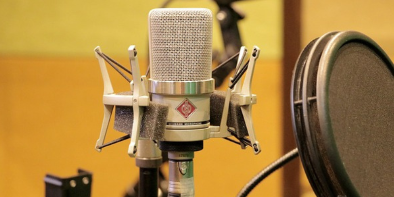 Les comédiens du doublage militent pour défendre leur profession menacée par l'IA