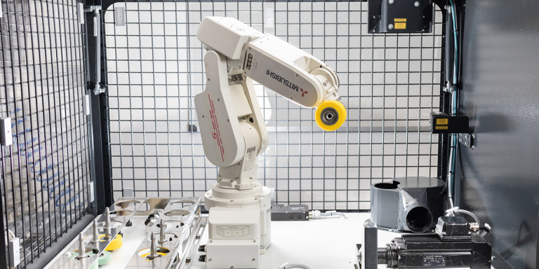 Researchers at Fraunhofer IEM present RoboGrinder, the first intelligent grinding machine