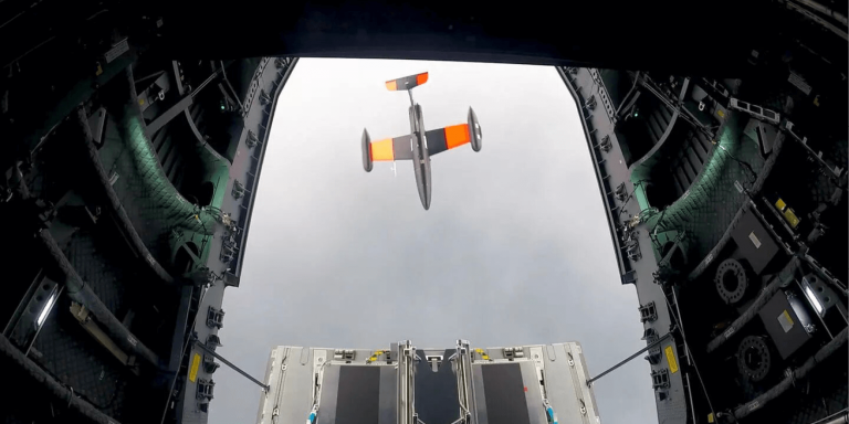 Airbus largue et pilote un drone d’appui depuis un A400M de la Bundeswehr