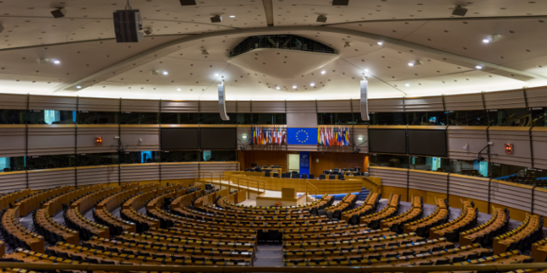 Les eurodéputés parviennent à un accord politique sur l’AI Act