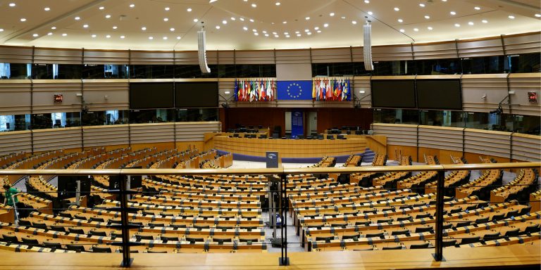 Le Parlement européen adopte l’AI ACT