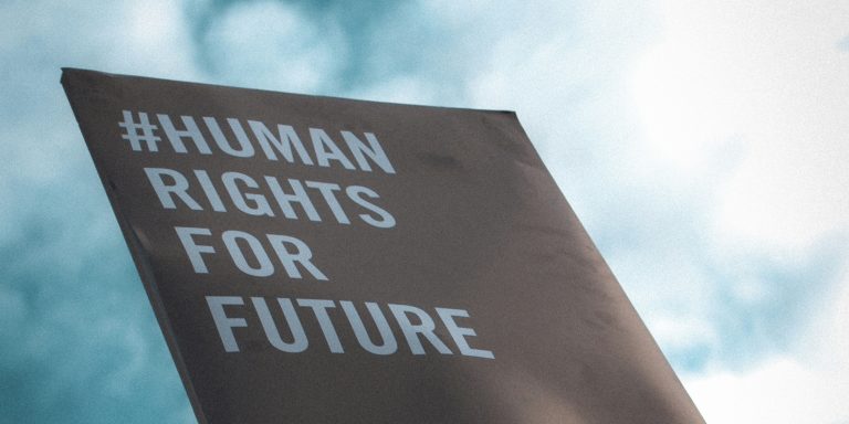Droits de l’Homme : Amnesty International appelle à une réglementation de l’IA plus stricte