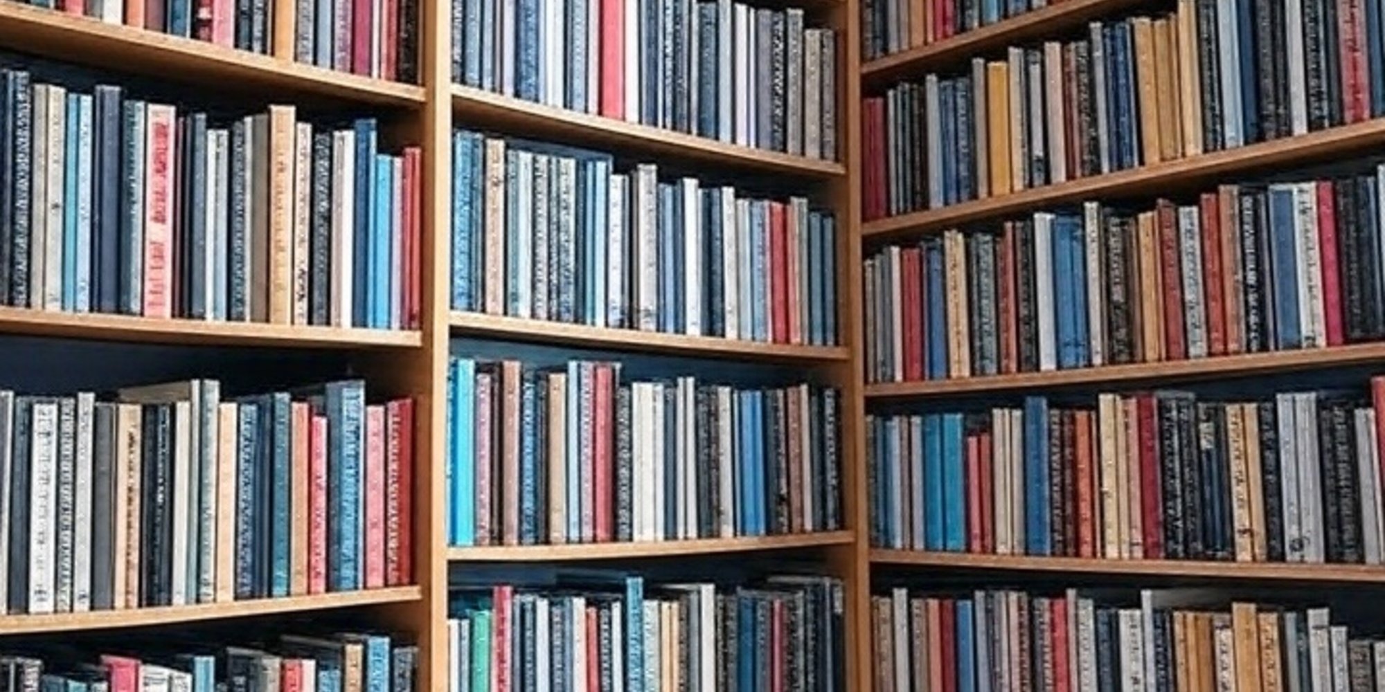 Claudeが舵を取る:Anthropicが海賊版書籍を保持した罪で有罪、しかしAI訓練では無罪
